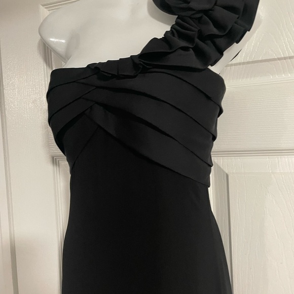 Max and Cleo maxi black one shoulder gown size 4 - Picture 3 of 4